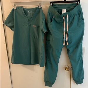 Figs Teal Women's Jogger Scrub Set